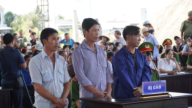 Cà Mau: Phạt 18 năm tù nhóm tổ chức đưa người xuất cảnh trái phép đi Malaysia - Ảnh 1.