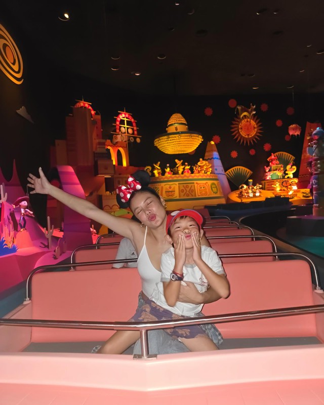 Cuộc sống của mỹ nhân gốc Việt Lạc Cơ Nhi từng làm vợ 'thiên vương Hồng Kông' Lê Minh - Ảnh 3.
Nữ người mẫu dành trọn tình cảm cho con trai Hunter (hiện 6 tuổi)