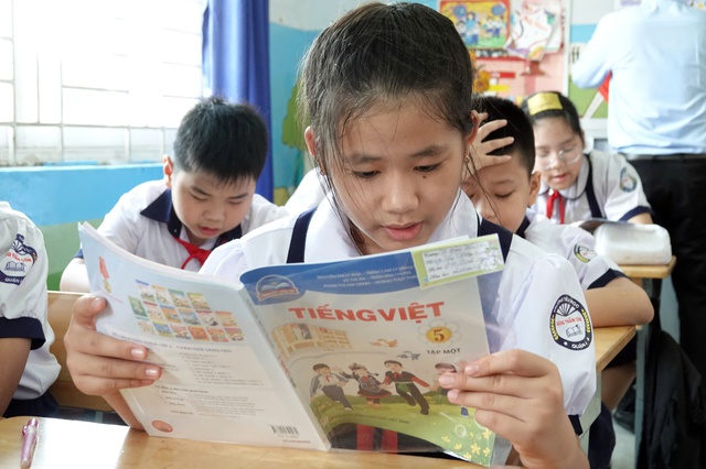 Một bộ sách giáo khoa thống nhất: Giảm tải chương trình, khuyến khích đổi mới dạy học - Ảnh 1.