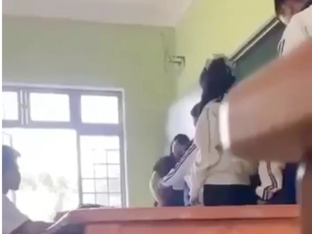 Giáo viên đánh học sinh làm sai bài tập: Tranh luận chuyện đòn roi trong giáo dục - Ảnh 1.