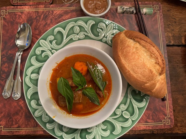 Bữa cơm Việt của nàng dâu Việt và chàng rể Mỹ tại Arizona - Ảnh 3.