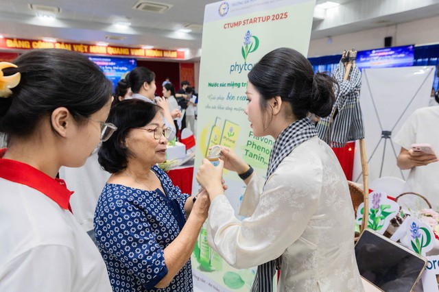 Nữ sinh sáng tạo nước súc miệng từ cây lục bình - Ảnh 3.