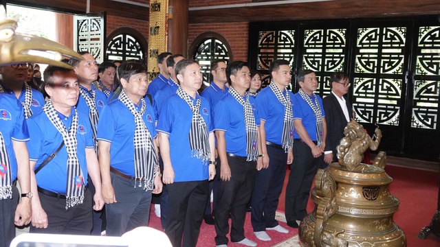 Đoàn cán bộ tuyên giáo, phóng viên TP.HCM thăm các địa chỉ đỏ báo chí cách mạng - Ảnh 4.