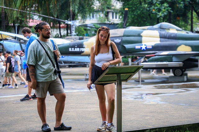 Việt Nam đón khách quốc tế cao kỷ lục, học gì để 'ăn nên làm ra'? - Ảnh 2.