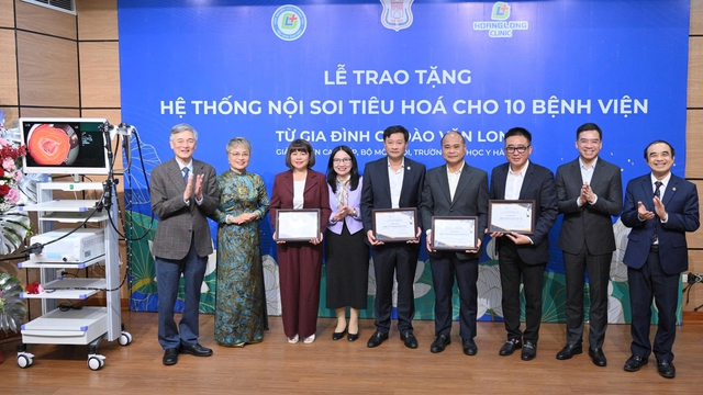 Một giáo sư ngành y tặng 10 bệnh viện hệ thống nội soi tiêu hóa hiện đại - Ảnh 1.