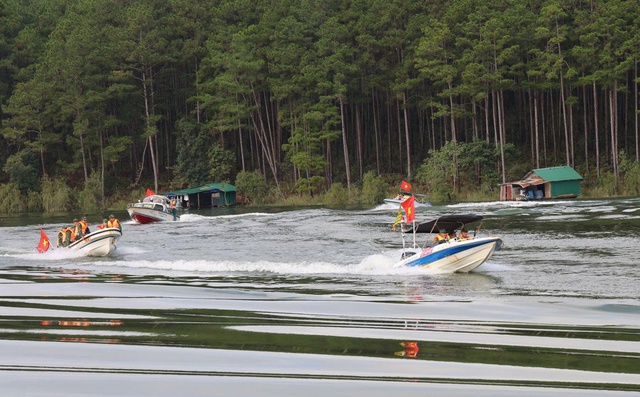 Lâm Đồng: 500 người tham gia diễn tập phòng thủ dân sự tại hồ Tuyền Lâm - Ảnh 1.