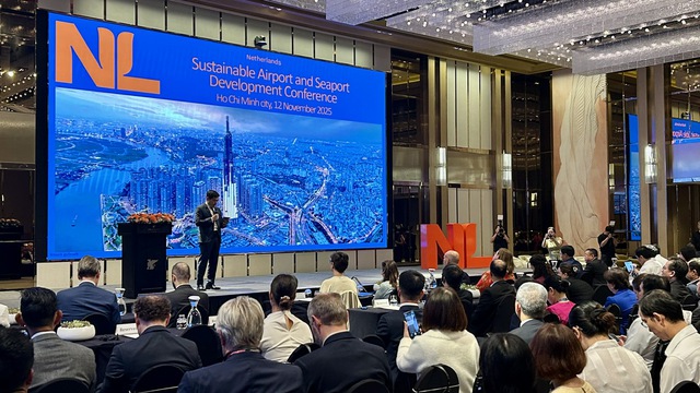 TP.HCM hướng đến cảng xanh, sân bay thông minh, trung tâm logistics số hóa - Ảnh 1.