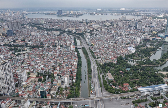 Hà Nội chi khẩn cấp 869 tỉ bổ cập nước sông Tô Lịch, xử lý úng ngập - Ảnh 1.