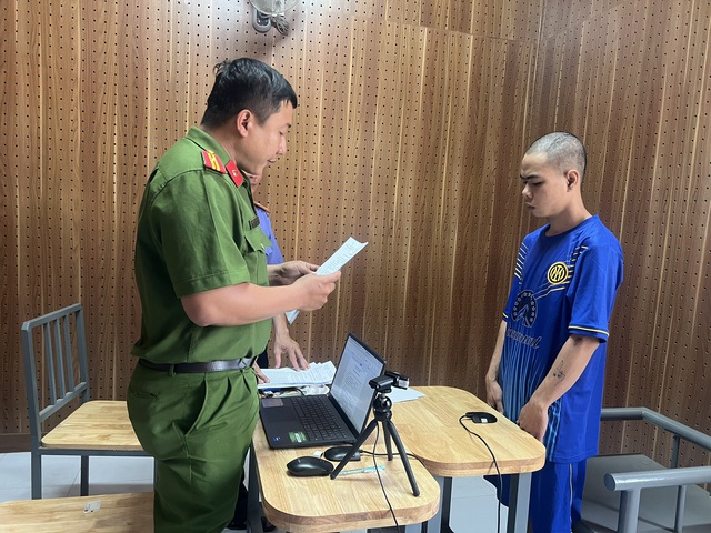 Khởi tố người đâm tài xế xe công nghệ cướp tài sản - Ảnh 1.