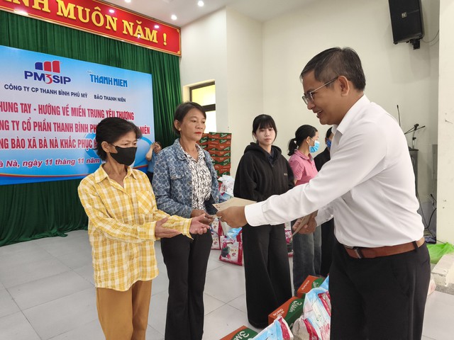 Ấm &aacute;p t&igrave;nh người nơi rốn lũ miền Trung- Ảnh 4.