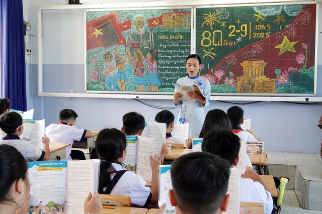 Một bộ sách giáo khoa thống nhất: Giảm tải chương trình, khuyến khích đổi mới dạy học Một bộ sách giáo khoa thống nhất: Giảm tải chương trình, khuyến khích đổi mới dạy học - Ảnh 1.