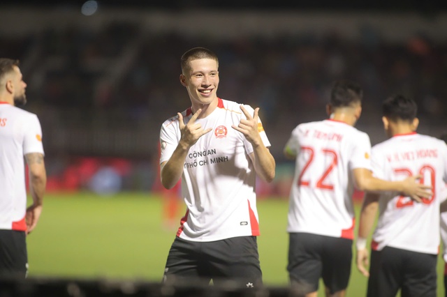 ১.৯০ মিটার লম্বা ভিয়েতনামী-আমেরিকান স্ট্রাইকার অবাক করার মতো প্রকাশ করেছেন: ফুটবল খেলতে ভিয়েতনামে ফিরে আসছেন কারণ...- ছবি ১।