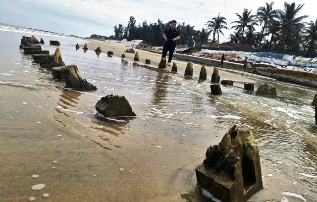 T&agrave;u cổ ph&aacute;t lộ ở bờ biển Hội An: Cảng vụ H&agrave;ng hải Đ&agrave; Nẵng l&ecirc;n tiếng- Ảnh 3.