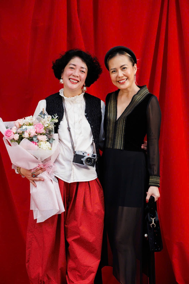 Triển lãm 'Đỏ' độc đáo của ba nhiếp ảnh gia- Ảnh 2. Triển lãm 'Đỏ' độc đáo của ba nhiếp ảnh gia- Ảnh 2.