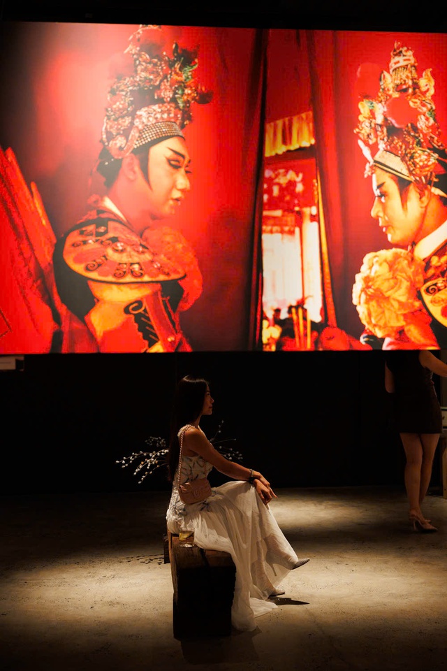 Triển lãm 'Đỏ' độc đáo của ba nhiếp ảnh gia- Ảnh 3. Triển lãm 'Đỏ' độc đáo của ba nhiếp ảnh gia- Ảnh 3.