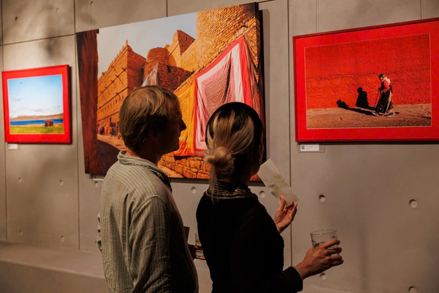 Triển lãm 'Đỏ' độc đáo của ba nhiếp ảnh gia- Ảnh 4. Triển lãm 'Đỏ' độc đáo của ba nhiếp ảnh gia- Ảnh 4.