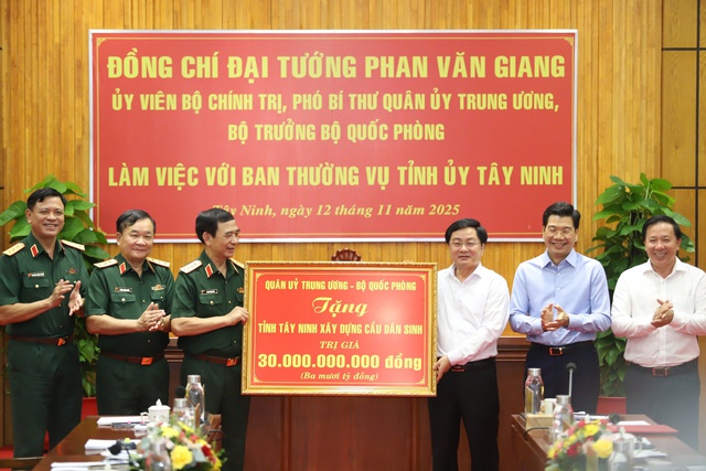 Đại tướng Phan Văn Giang: Tây Ninh phải bảo vệ vững chắc biên giới quốc gia - Ảnh 1.