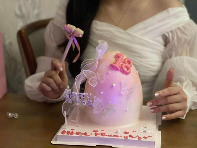 Độc lạ b&aacute;nh h&igrave;nh quả trứng &lsquo;g&acirc;y sốt&rsquo; mạng x&atilde; hội - Ảnh 2.