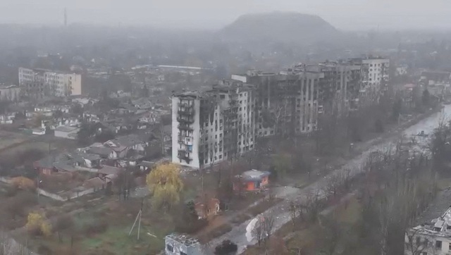 Chiến sự Ukraine ng&agrave;y 1.359: Zaporizhzhia thất thế, &ocirc;ng Zelensky thị s&aacute;t thực địa - Ảnh 1.