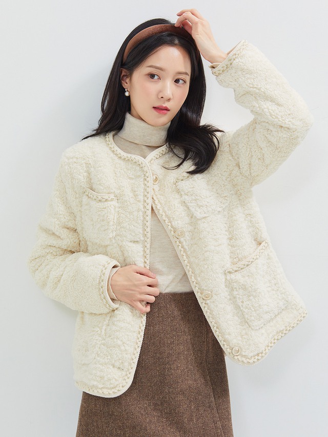  Sự kết hợp hoàn hảo giữa ấm áp và thời trang với áo khoác lông cừu  - Ảnh 1.