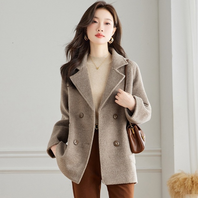  Sự kết hợp hoàn hảo giữa ấm áp và thời trang với áo khoác lông cừu  - Ảnh 5.