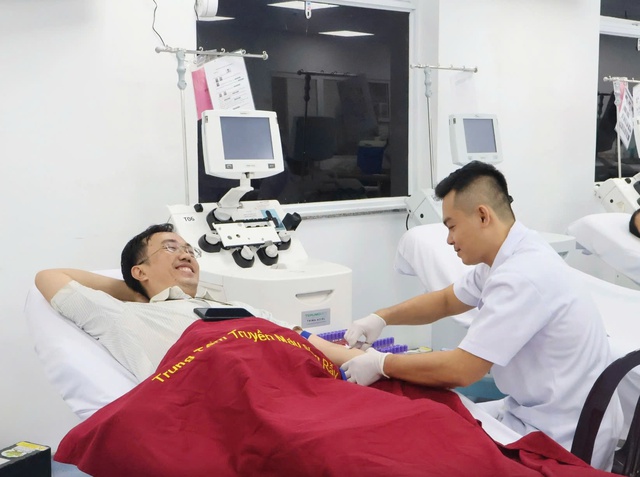 Ngành y tế TP.HCM kêu gọi khẩn cấp hiến máu cứu người - Ảnh 1.