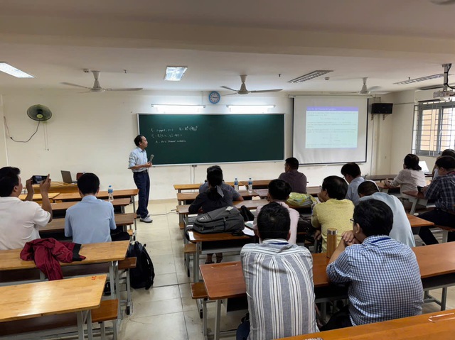 “Tôi không bị phụ thuộc vào AI trong công việc giảng dạy” - Ảnh 2.