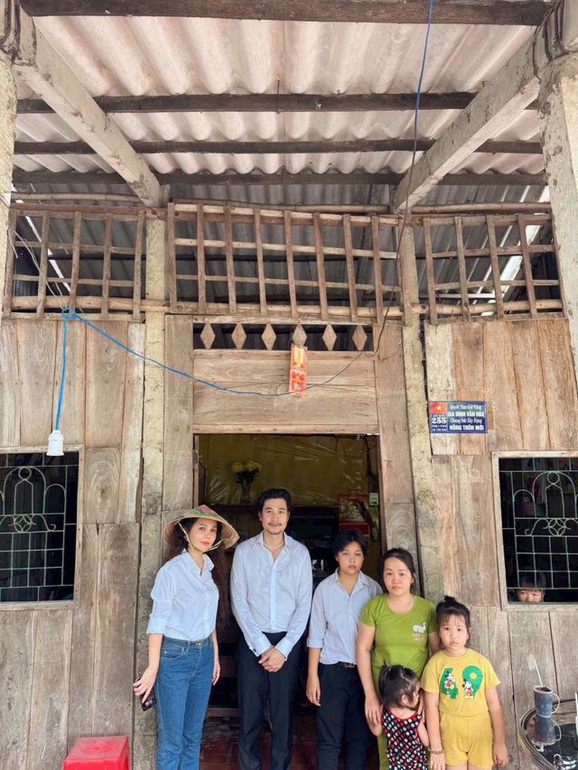 Lan tỏa trên mạng xã hội: Món quà đặc biệt cho nữ sinh nghèo hiếu học - Ảnh 2.