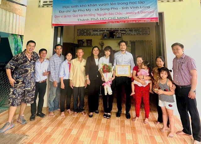 Lan tỏa trên mạng xã hội: Món quà đặc biệt cho nữ sinh nghèo hiếu học - Ảnh 3.