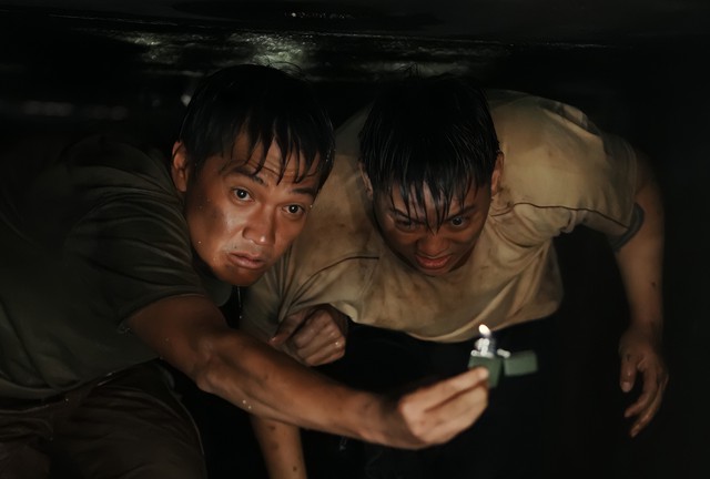 Ho&agrave;i L&acirc;m t&aacute;i xuất điện ảnh, ng&acirc;m m&igrave;nh trong nước cống quay phim - Ảnh 1.