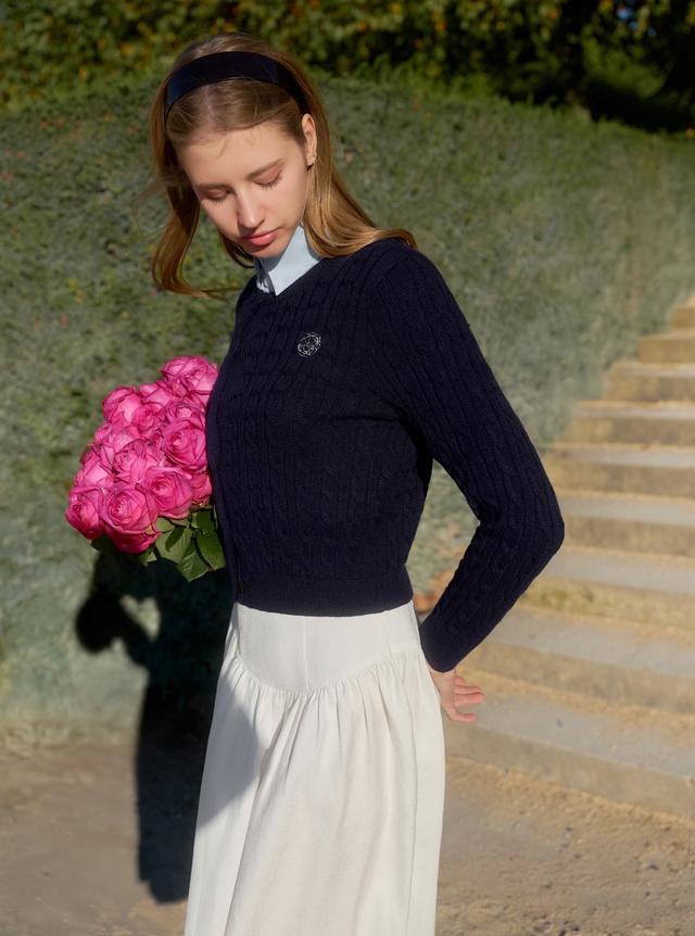 Bí quyết diện cardigan xinh ngất ngây- Ảnh 1.