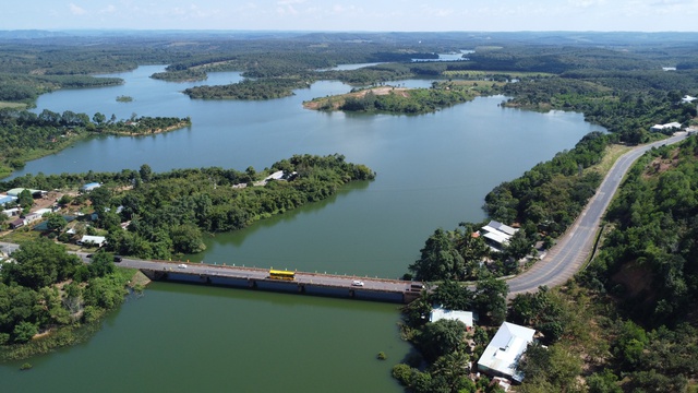 Lật thuyền trên hồ thủy điện Thác Mơ, 1 người mất tích- Ảnh 1. Lật thuyền trên hồ thủy điện Thác Mơ, 1 người mất tích- Ảnh 1.