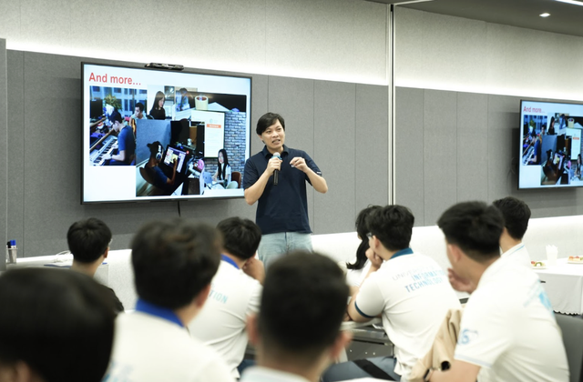 Nam sinh chuy&ecirc;n Khoa học Tự nhi&ecirc;n gi&agrave;nh qu&aacute;n qu&acirc;n VNG Code Tour 2025 - Ảnh 2.