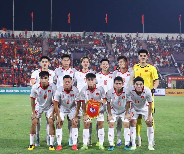 Trung vệ cao 1,95 m sẽ đấu U.23 Uzbekistan: U.23 Việt Nam có thêm ‘vũ khí’ tấn công?
- Ảnh 2.