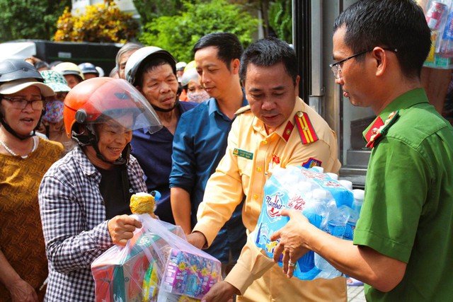 Nghĩa t&igrave;nh miền Nam đến với xứ Huế - Ảnh 3.