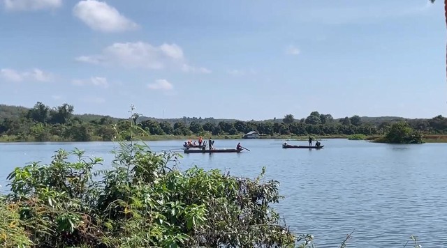 Lật thuyền trên hồ thủy điện Thác Mơ, 1 người mất tích- Ảnh 2. Lật thuyền trên hồ thủy điện Thác Mơ, 1 người mất tích- Ảnh 2.