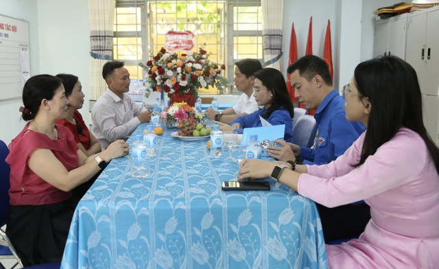 Chị Nguyễn Phạm Duy Trang gửi thư tri ân thầy phụ trách Đội- Ảnh 1.