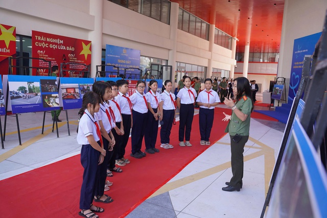 Triển lãm ảnh về phòng chống mua bán người tại Khánh Hòa- Ảnh 2.