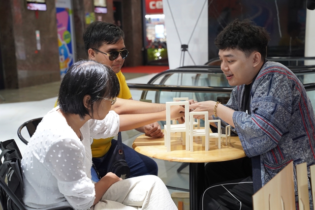 Người khiếm thị rủ nhau đi xem kịch - Ảnh 3.