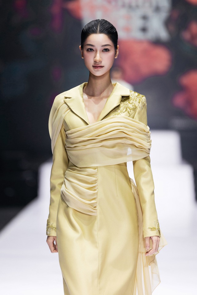 Dấu ấn từ các thương hiệu quốc tế trên sàn diễn thời trang Việt - Ảnh 9.