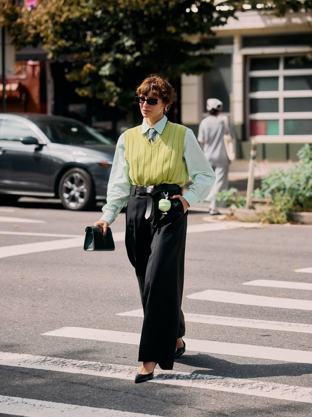 Áo len không tay, mặc đi làm đi chơi đều đẹp- Ảnh 2.