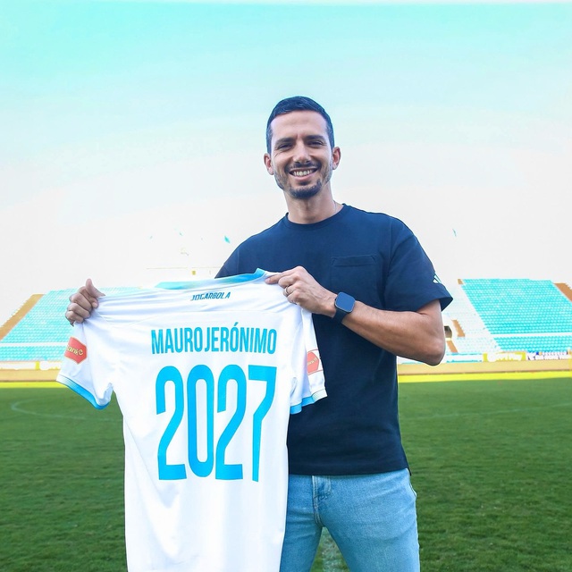 CLB Nam Định bất ngờ có tân HLV người Bồ Đào Nha, ông Vũ Hồng Việt làm sếp lớn- Ảnh 2. CLB Nam Định bất ngờ có tân HLV người Bồ Đào Nha, ông Vũ Hồng Việt làm sếp lớn- Ảnh 2.