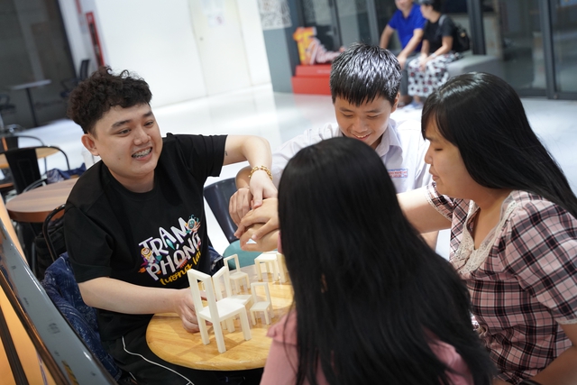 Người khiếm thị rủ nhau đi xem kịch - Ảnh 8.