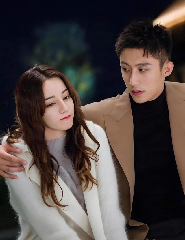 Hoàng Cảnh Du và Địch Lệ Nhiệt Ba vướng tin đồn tình cảm từ năm 2020