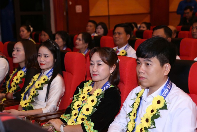 80 thầy cô được tuyên dương trong chương trình 'Chia sẻ cùng thầy cô' 2025 - Ảnh 2.