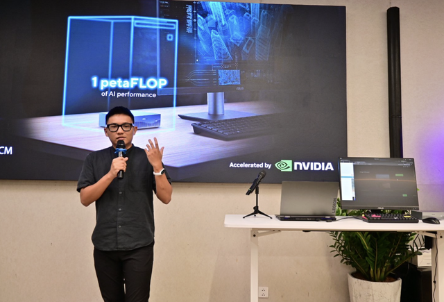 Asus ra mắt Ascent GX10 &ndash; si&ecirc;u m&aacute;y t&iacute;nh AI thế hệ mới - Ảnh 1.