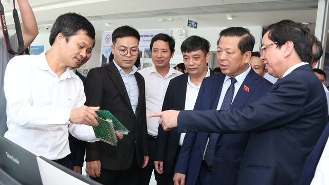 Bộ Xây dựng 'đặt hàng" trường đại học biên dịch 193 bộ tiêu chuẩn đường sắt - Ảnh 1.