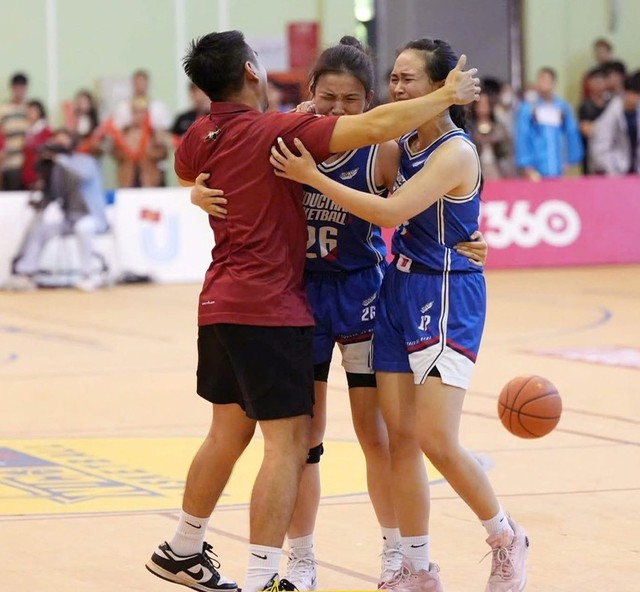 Đội b&oacute;ng rổ nữ Trường ĐH T&ocirc;n Đức Thắng lần thứ 2 v&ocirc; địch to&agrave;n quốc- Ảnh 2.