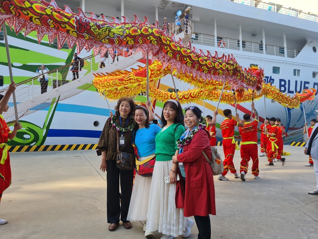 Hạ Long khởi động mùa tàu biển ấn tượng  - Ảnh 1.