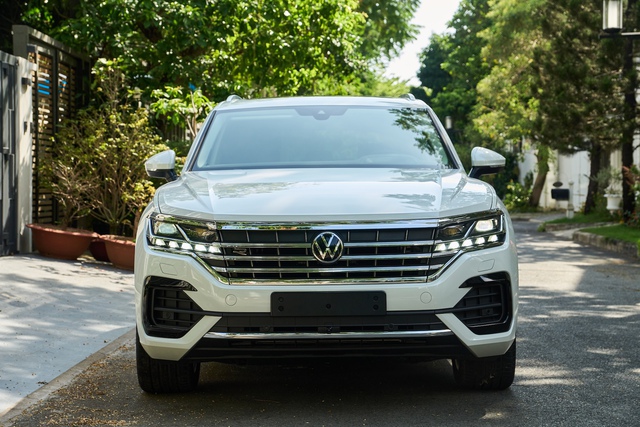 Nhầm lẫn giữa bó vỉa và vạch sơn khiến nhiều tài xế bị phạt lỗi đỗ xe - Ảnh 1.